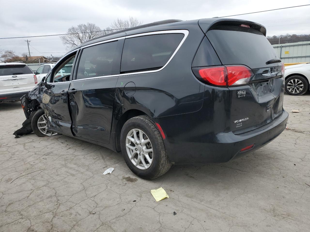 2020 Chrysler Voyager - Image 2