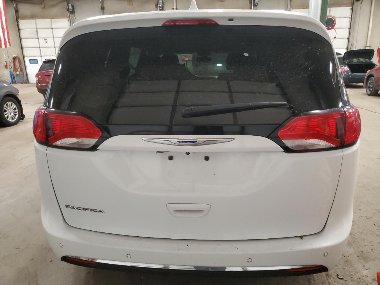 2018 Chrysler Pacifica - Image 6