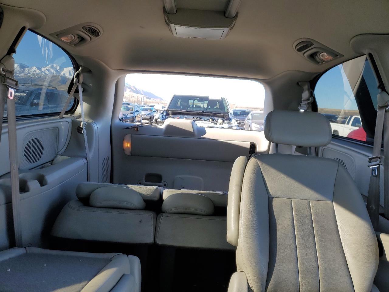 2005 Chrysler Town & Country Touring VIN: 2C4GP54LX5R196988 Lot: 87236994