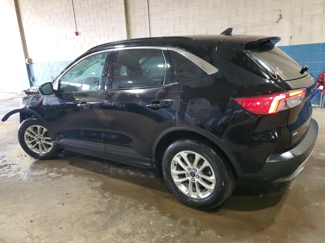 2022 Ford Escape - Image 2