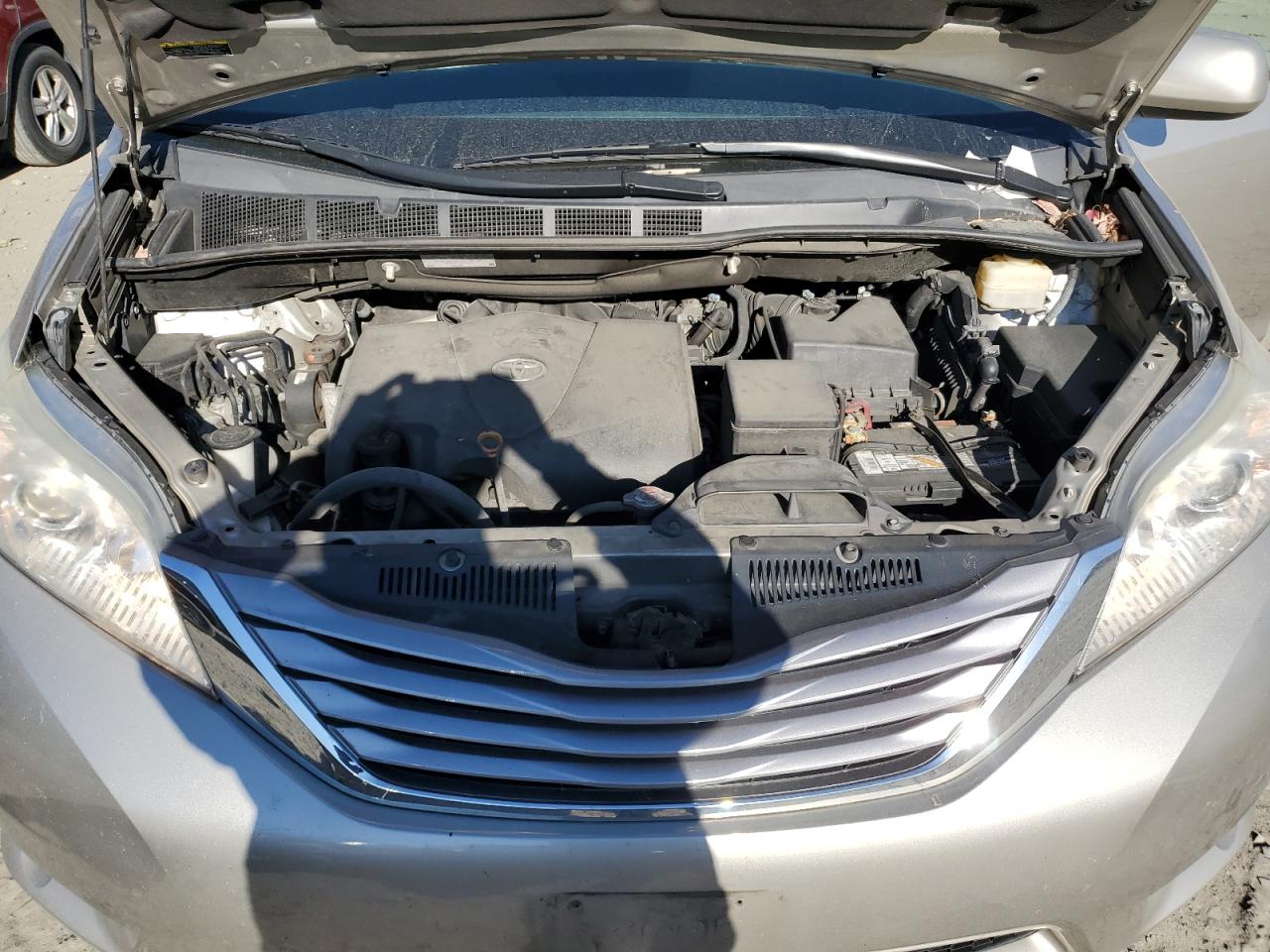 2017 Toyota Sienna - Image 12