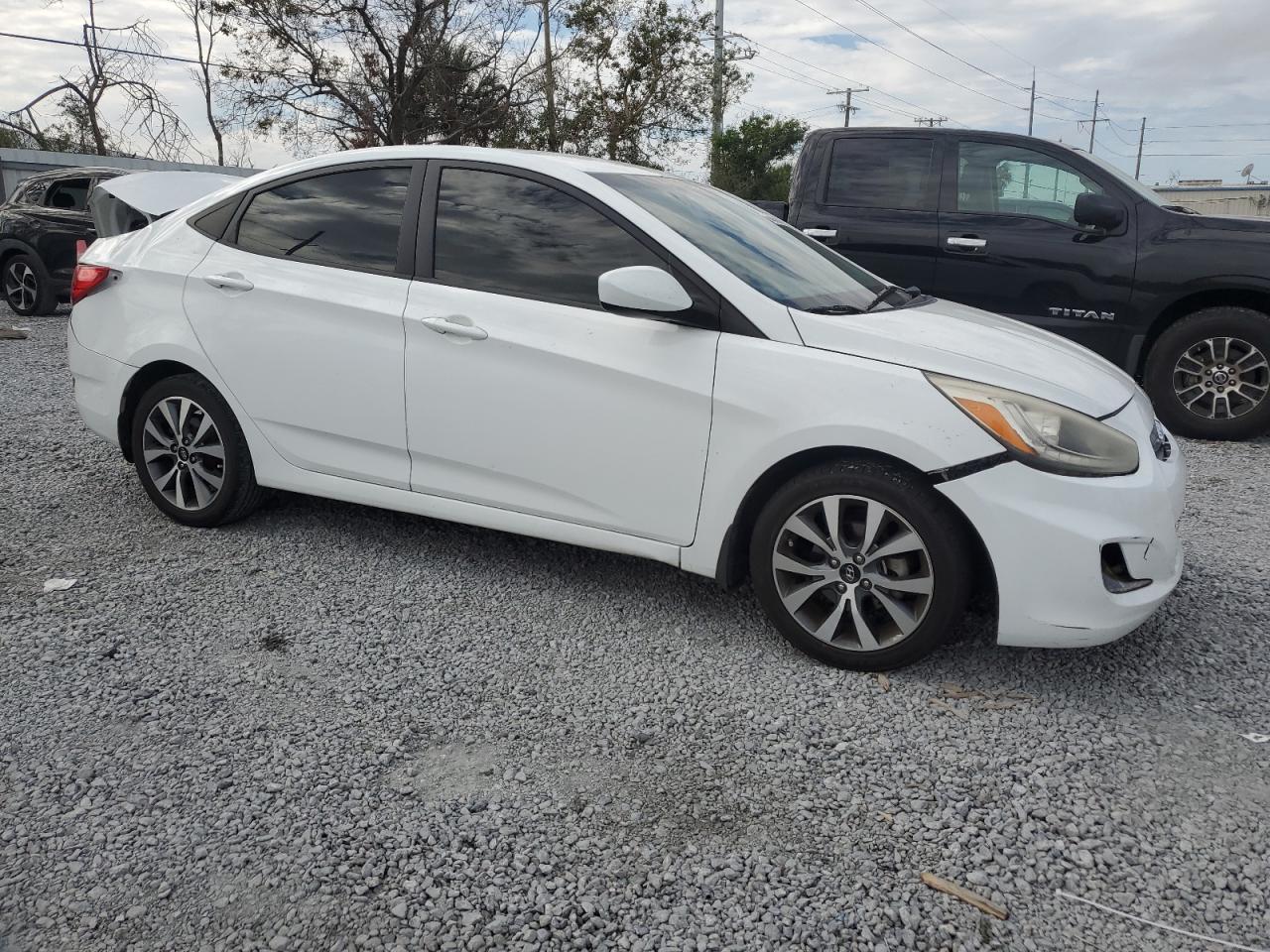 VIN KMHCU4AEXFU806234 2015 HYUNDAI ACCENT no.4