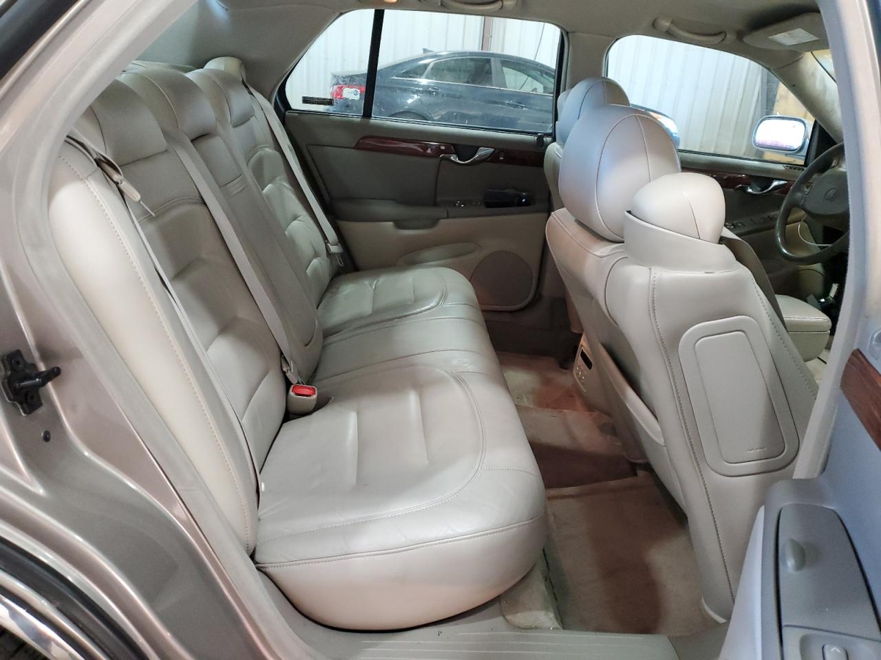 2001 Cadillac De Ville - Image 10