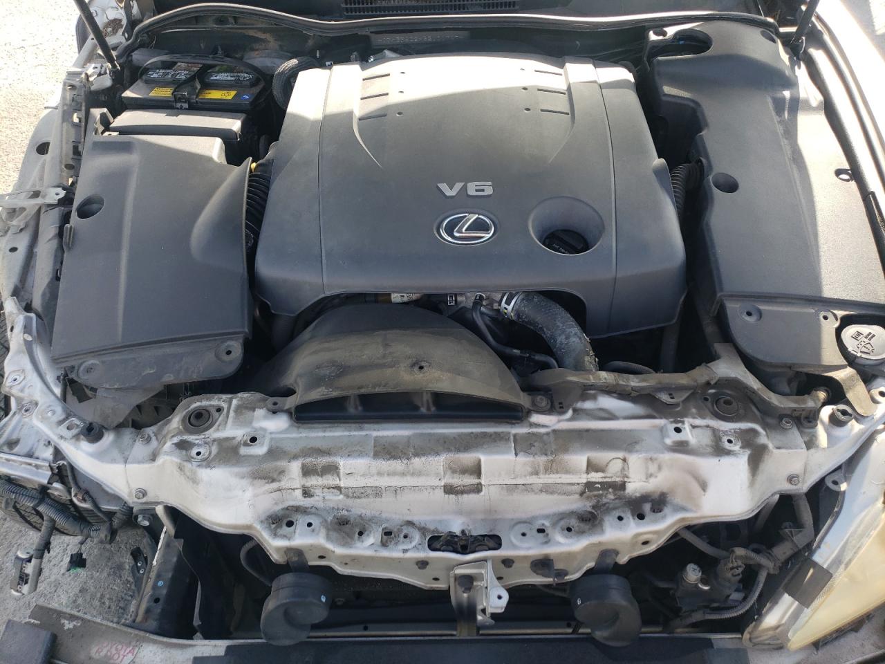 2011 Lexus IS - Image 12