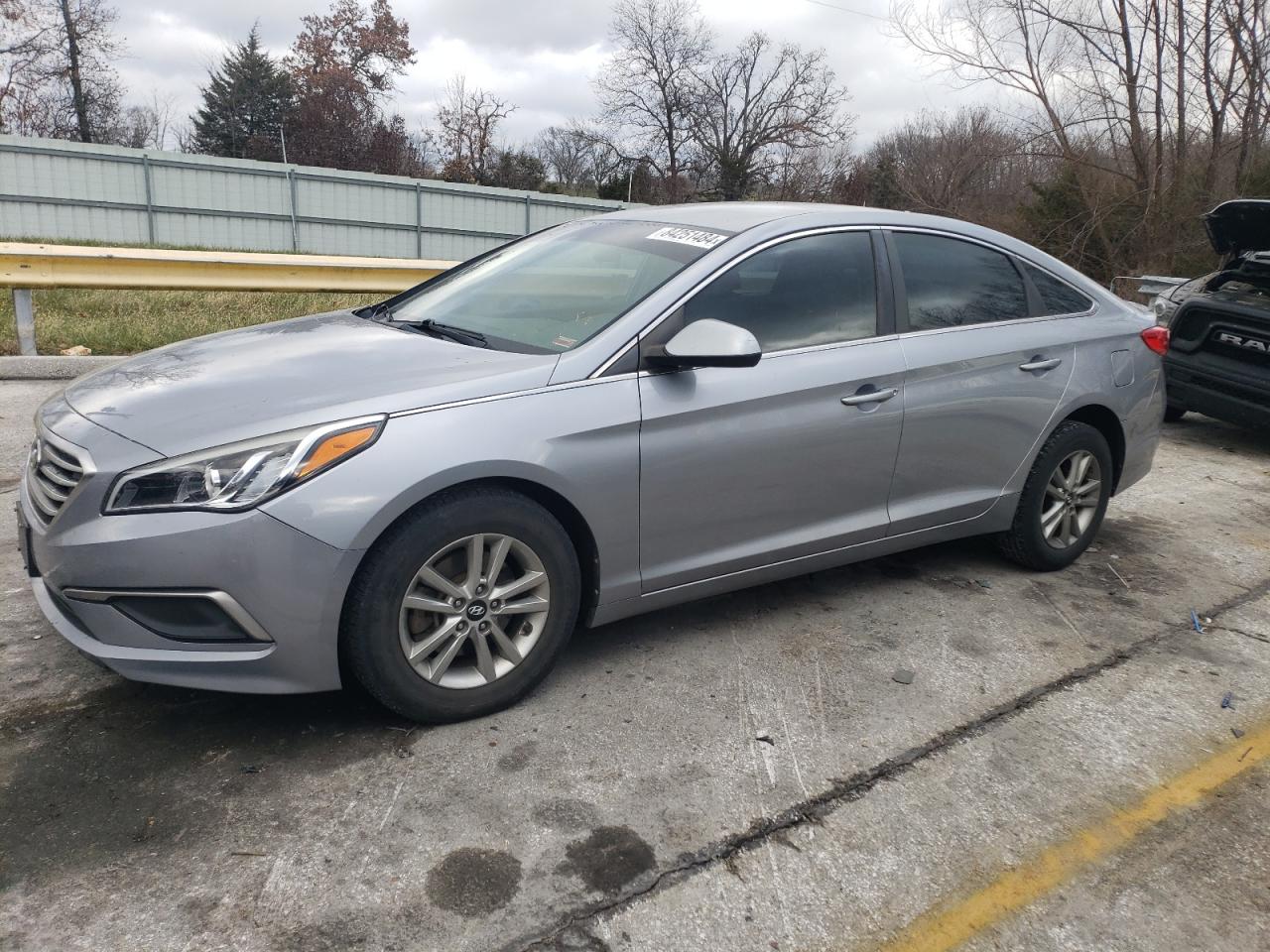5NPE24AF5HH489696 2017 HYUNDAI SONATA - Image 1