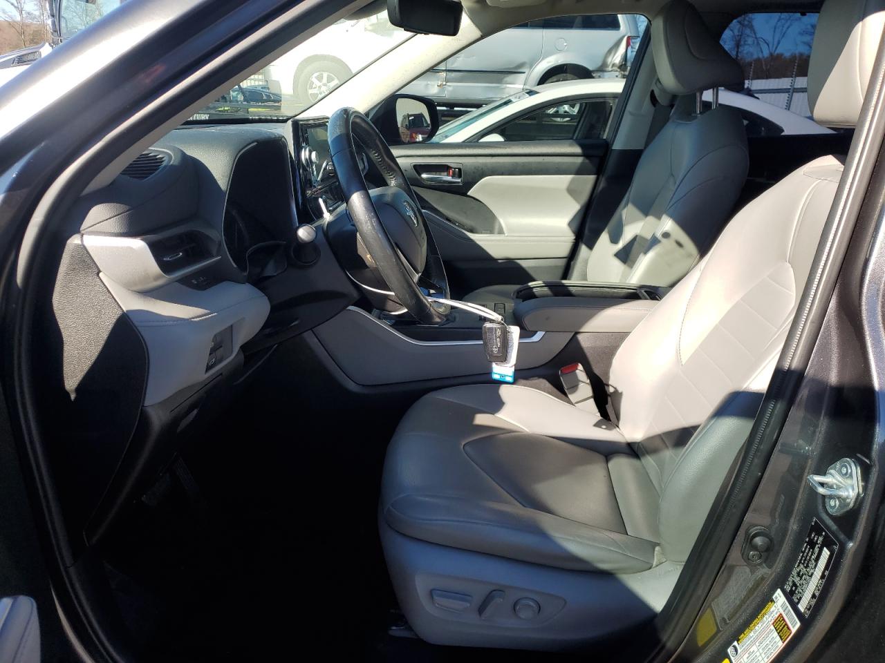 2021 Toyota Highlander - Image 7