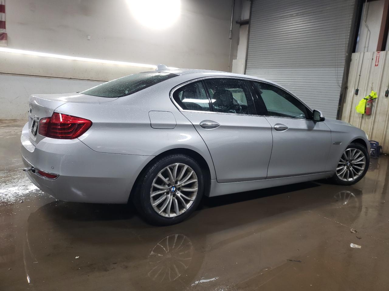 WBA5A7C56FD628243 BMW 5 Series 2015. Фото: 2