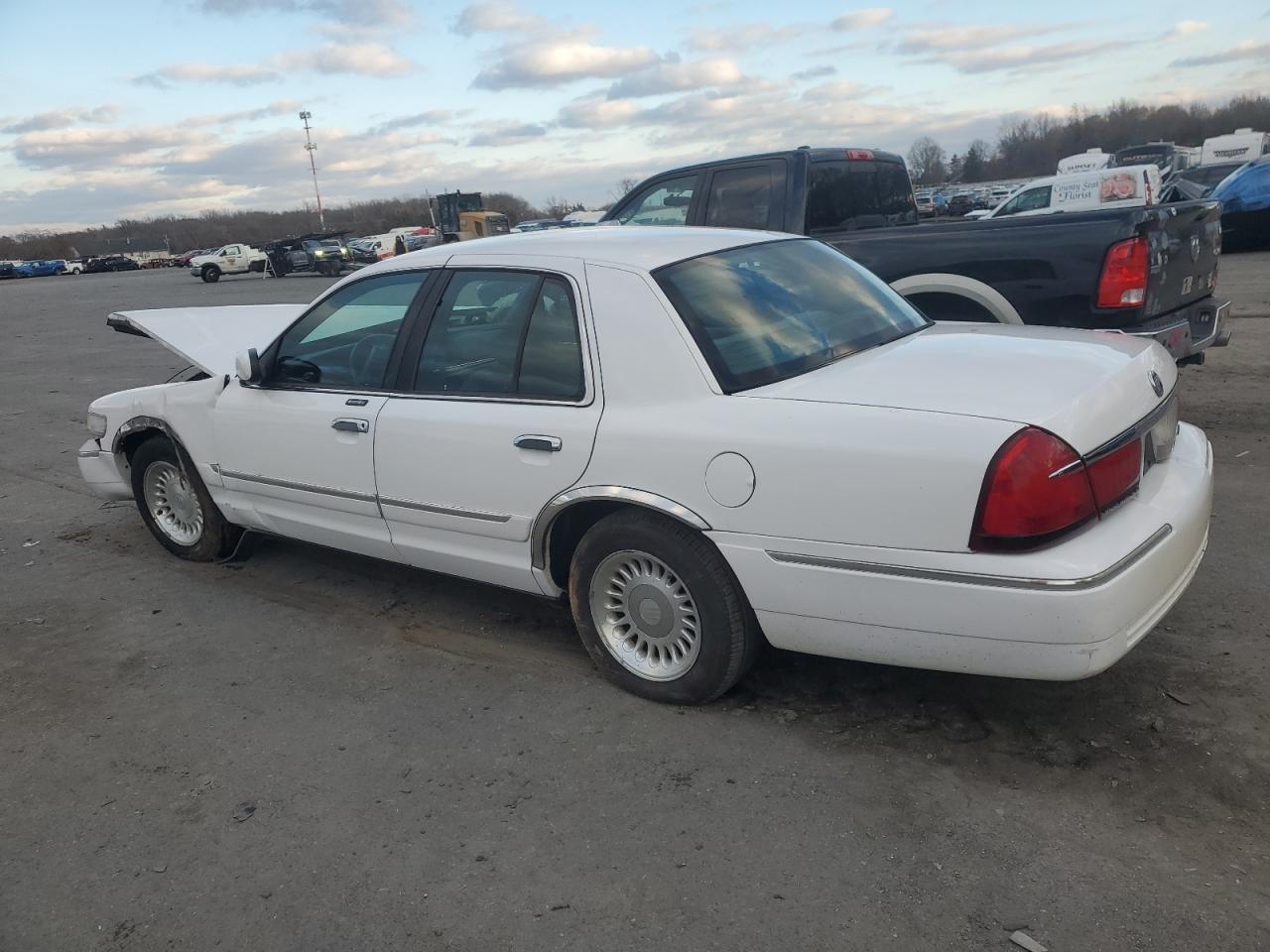 1998 Mercury Grand Marquis Gs VIN: 2MEFM74W1WX690968 Lot: 82848984