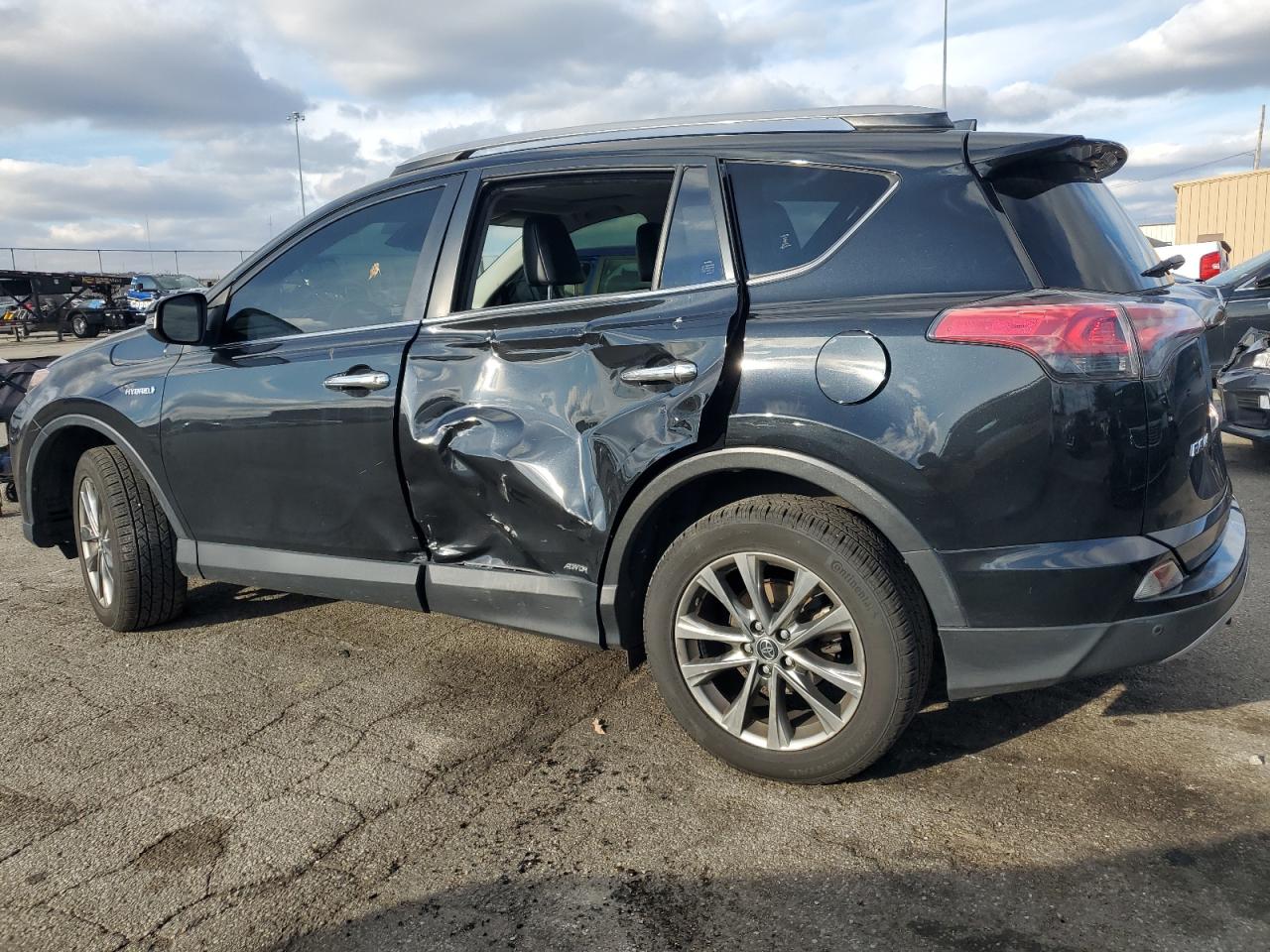 2017 Toyota RAV 4 - Image 2