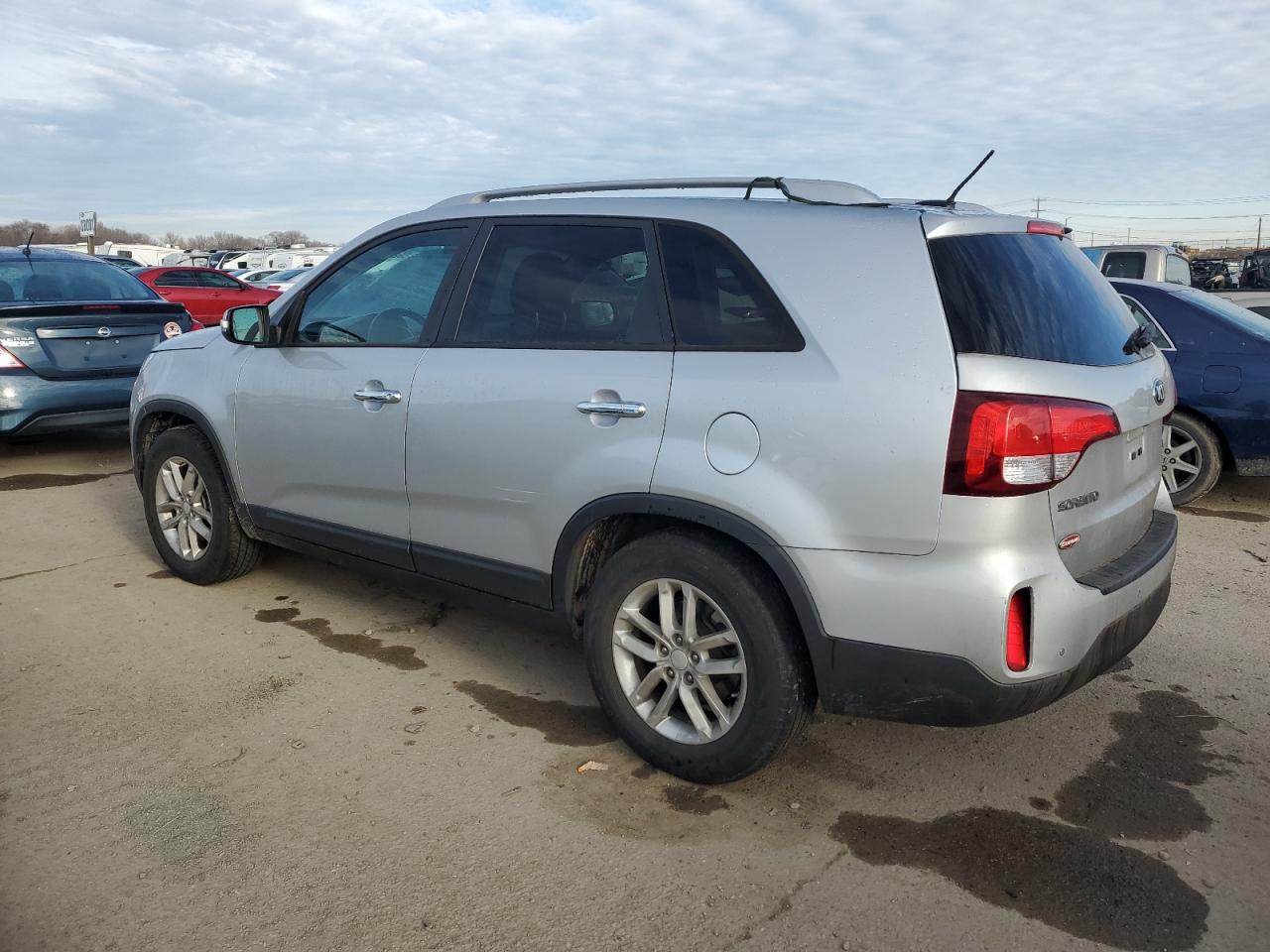 VIN 5XYKT4A75EG522689 2014 KIA SORENTO no.2