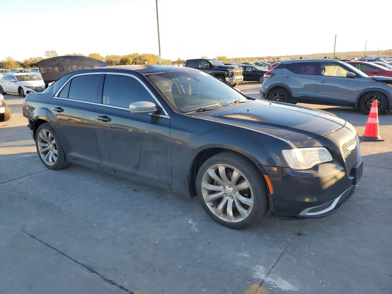 VIN 2C3CCAAG2JH342265 2018 CHRYSLER 300 no.4