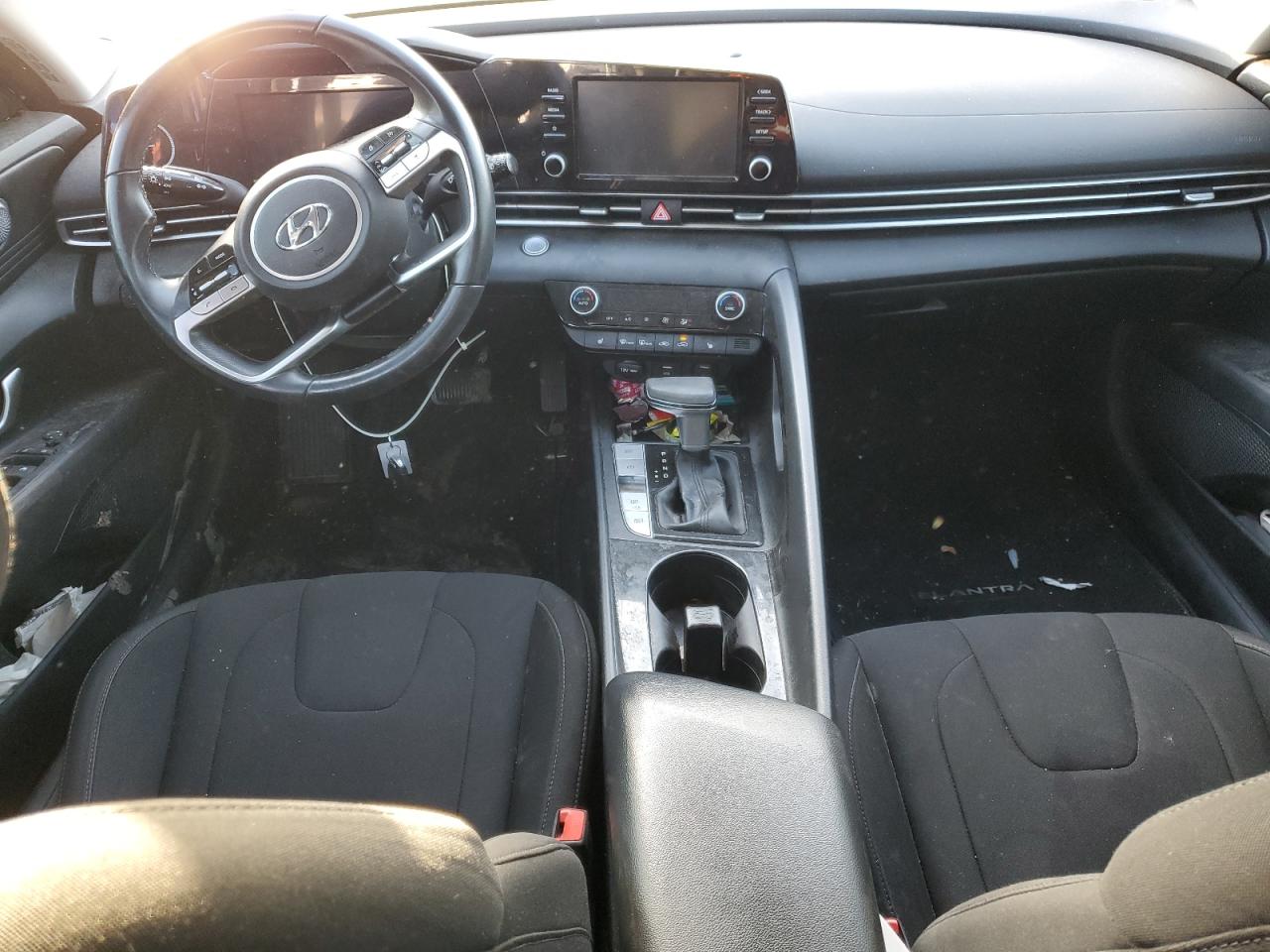 2021 Hyundai Elantra - Image 8