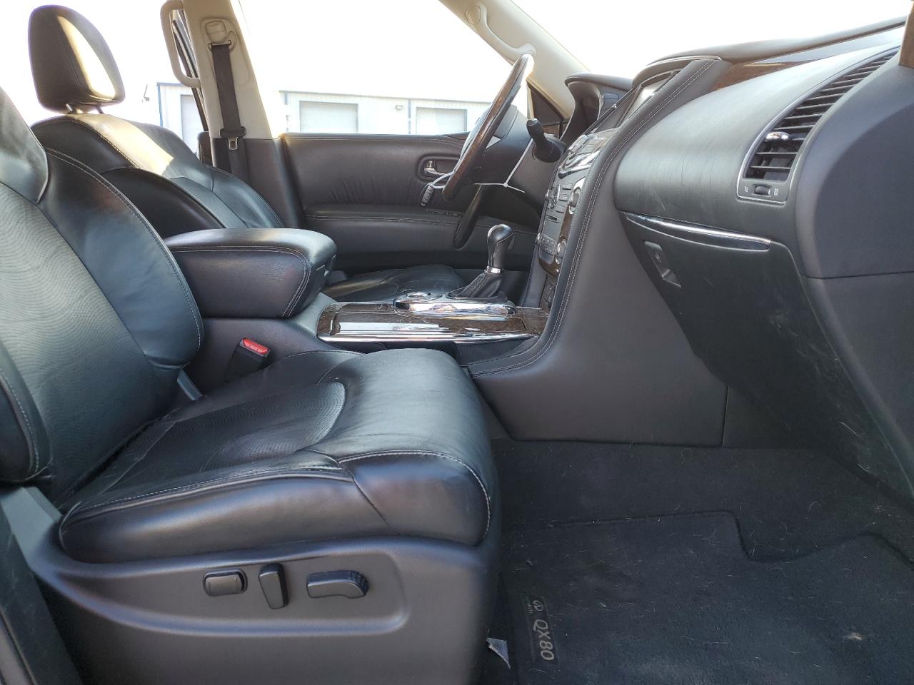 2017 Infiniti QX80 - Image 7