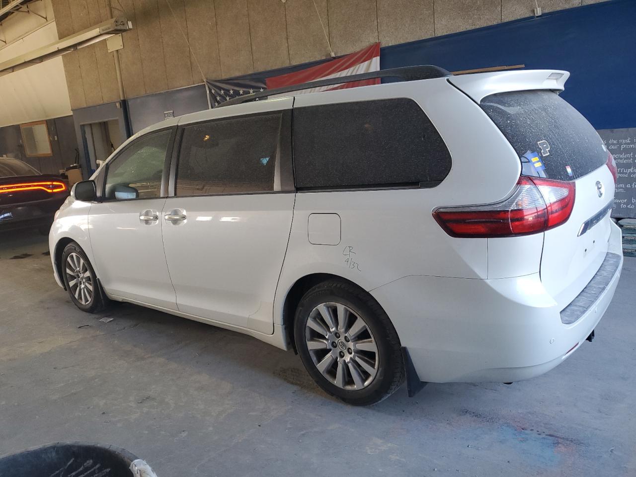 2015 Toyota Sienna - Image 2
