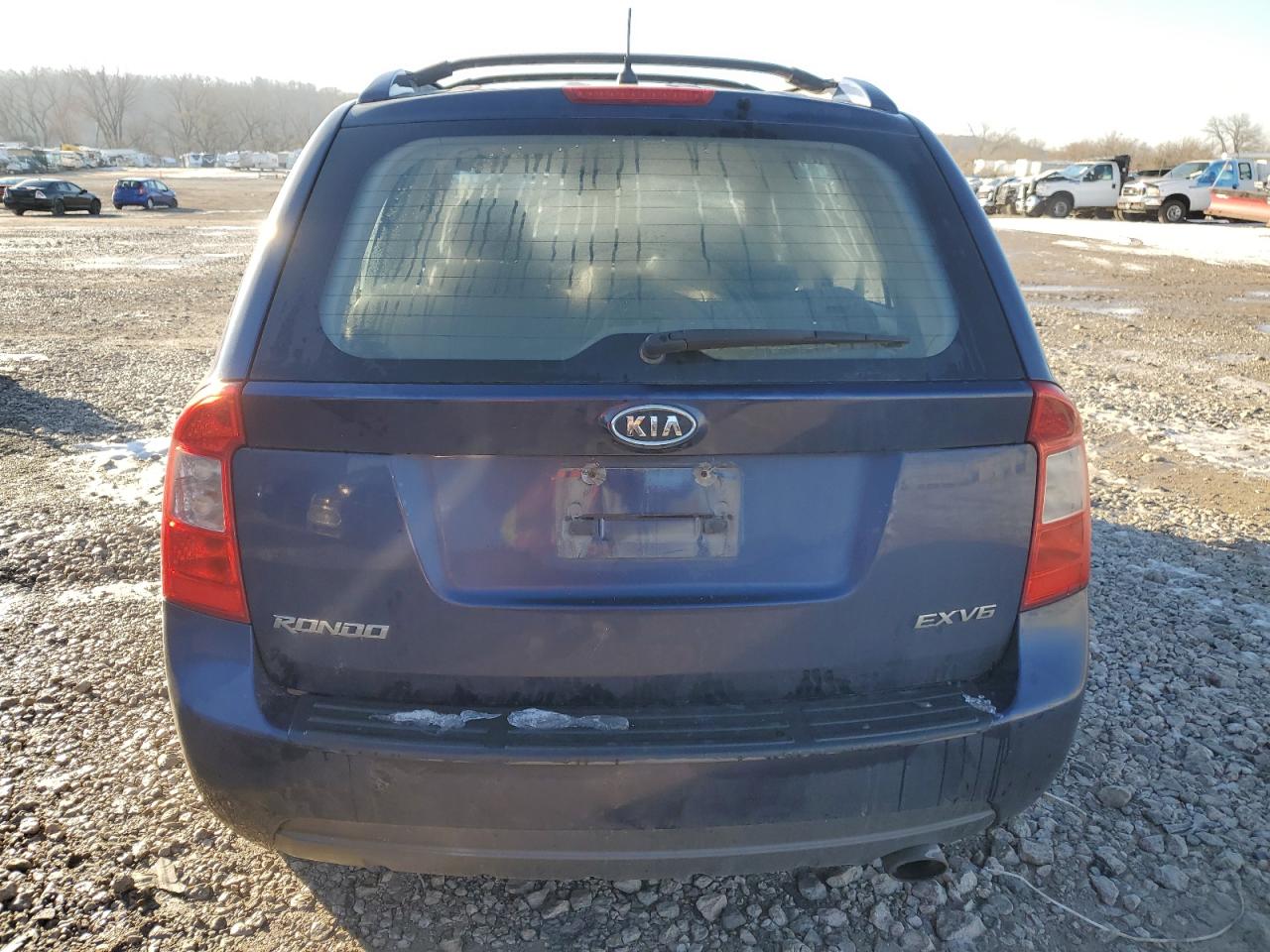 2007 Kia Rondo Lx VIN: KNAFG526377120667 Lot: 82762994