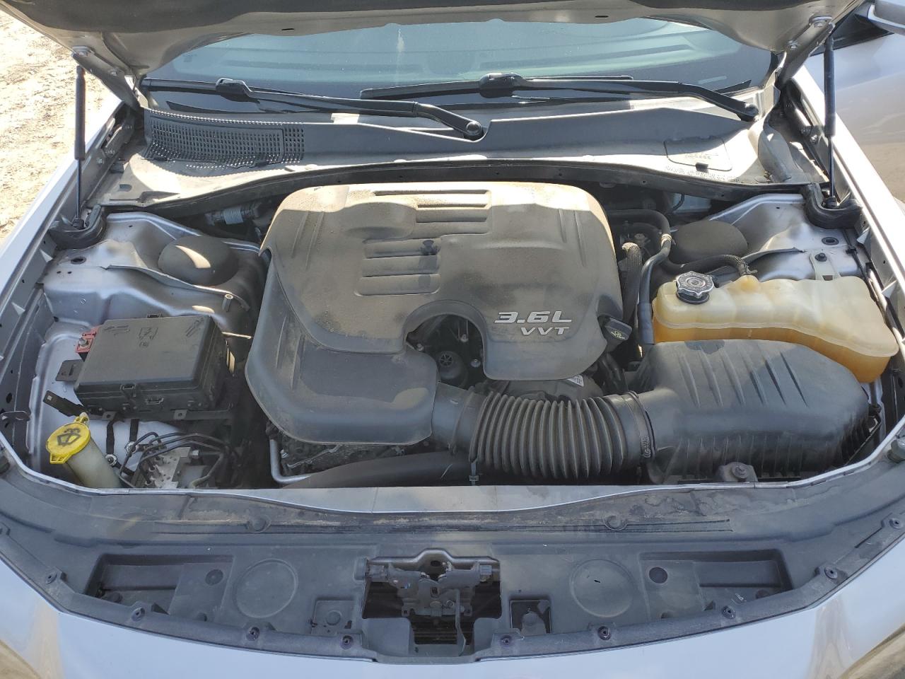 2018 Chrysler 300 - Image 13