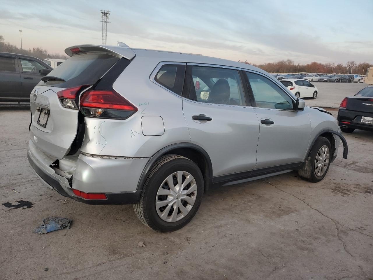 2017 Nissan Rogue - Image 3