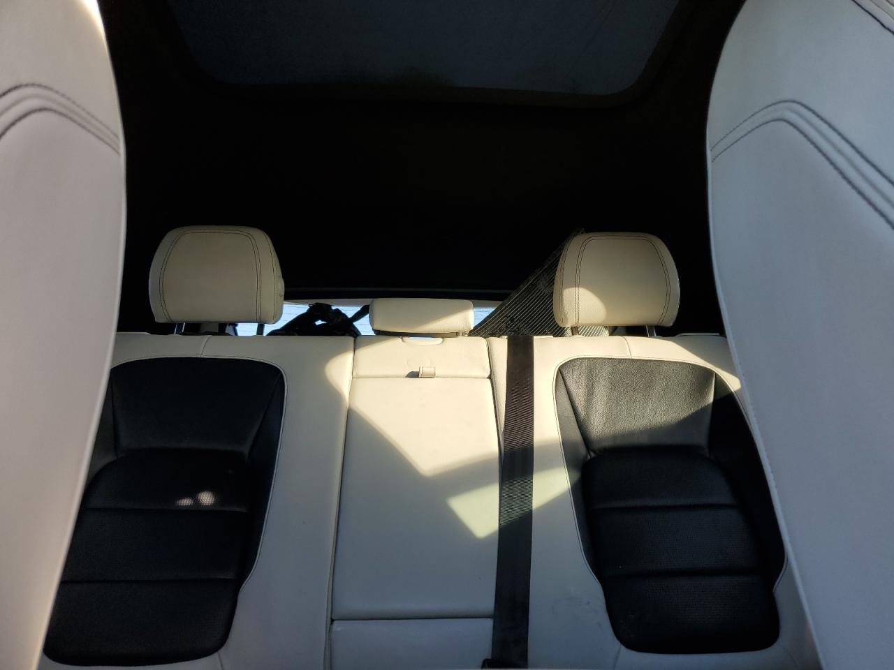 2018 Jaguar F-Pace - Image 10