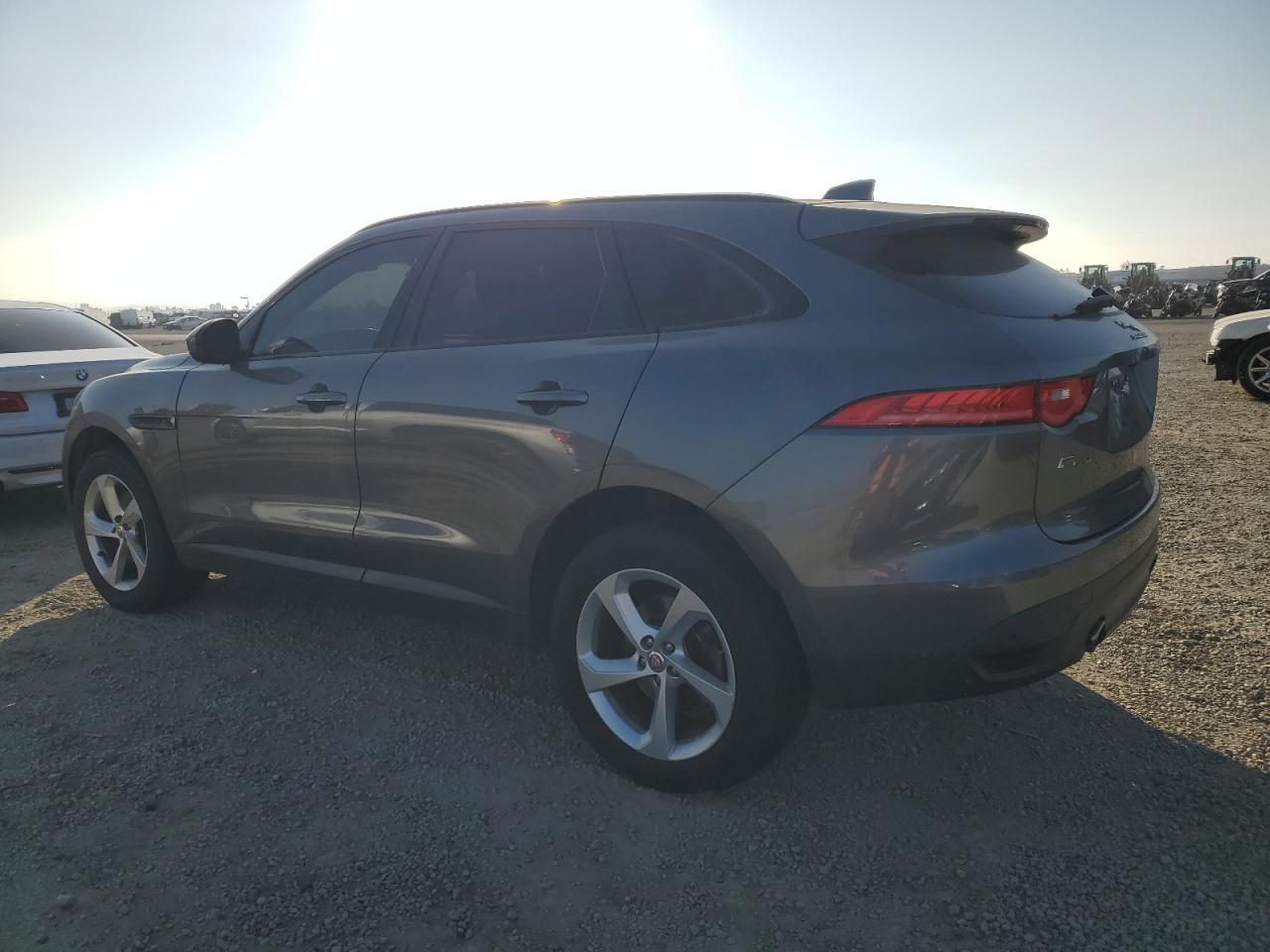 VIN SADCJ2BV6HA097553 2017 JAGUAR F-PACE no.2