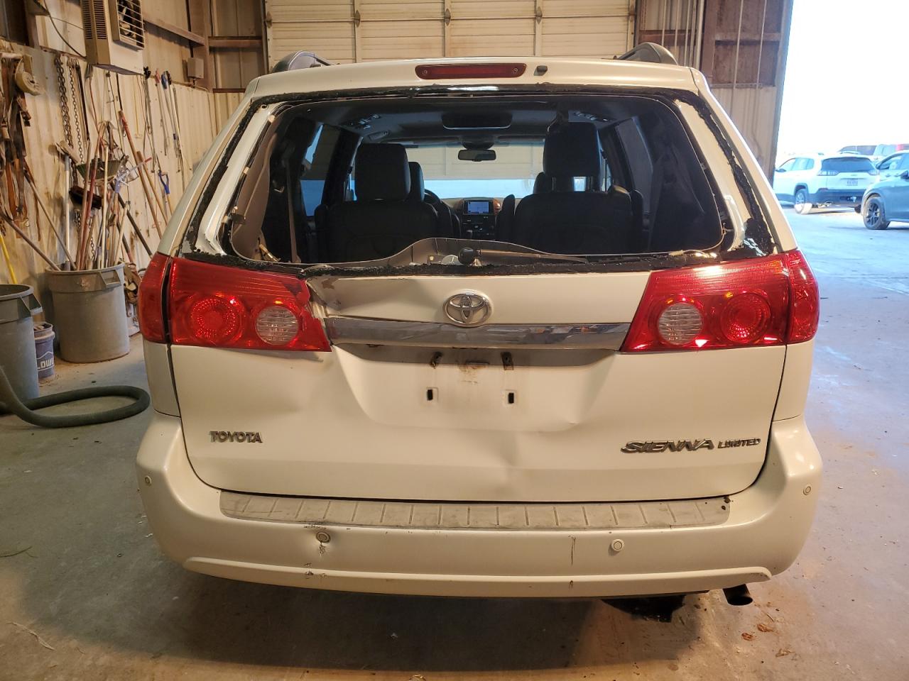 2009 Toyota Sienna - Image 6