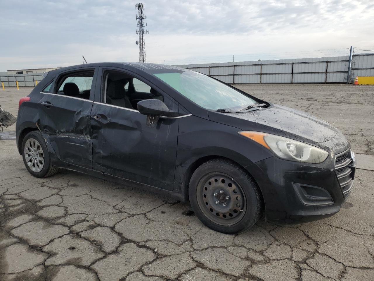 VIN KMHD35LH5HU359027 2017 HYUNDAI ELANTRA no.4