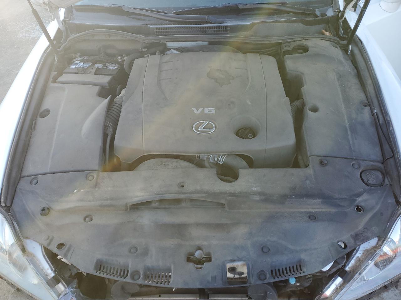 2010 Lexus IS - Image 11