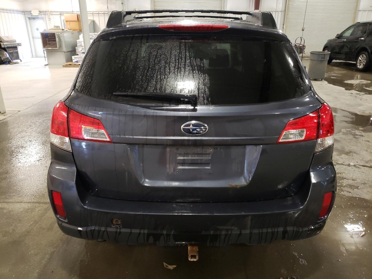 2010 Subaru Outback - Image 6