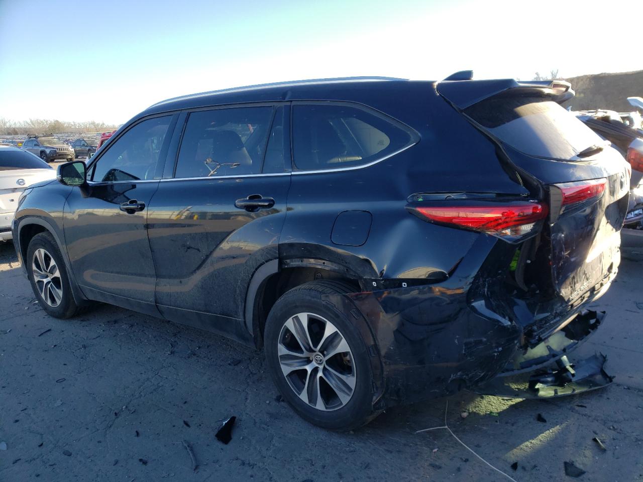 2021 Toyota Highlander - Image 2