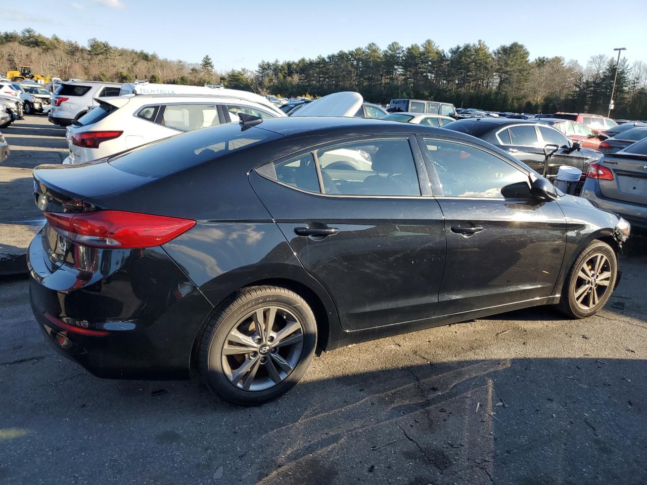 2018 Hyundai Elantra - Image 3