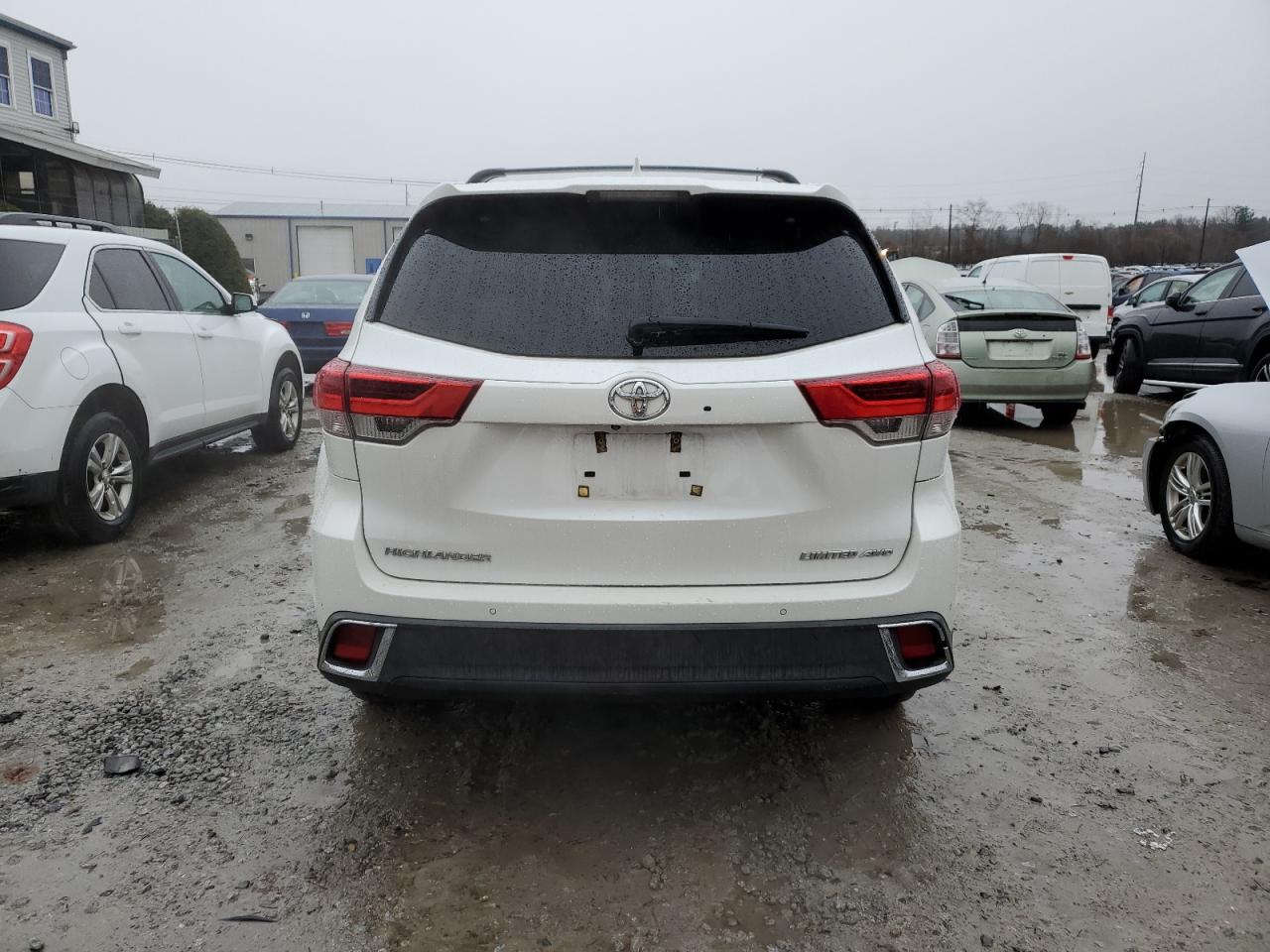 2018 Toyota Highlander - Image 6