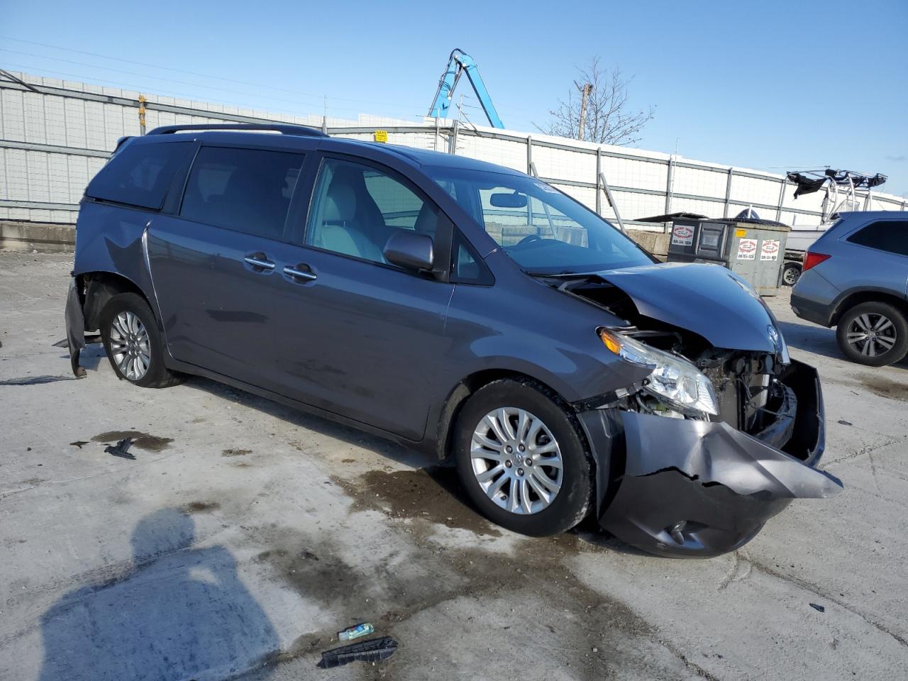 2017 Toyota Sienna - Image 4