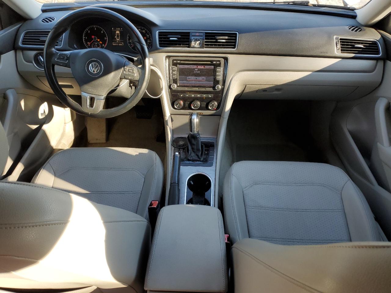 2015 Volkswagen Passat - Image 8