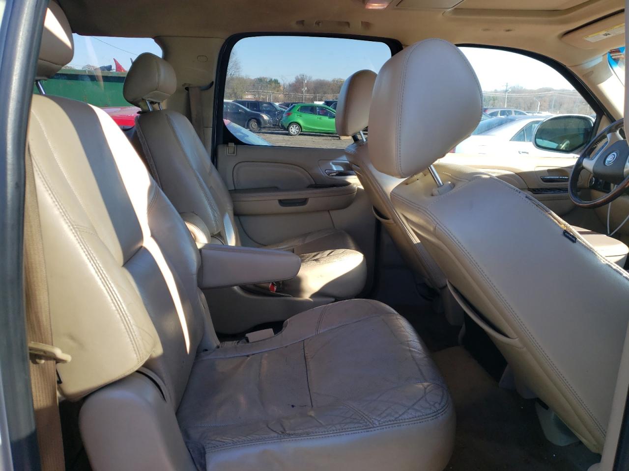 2010 Cadillac Escalade - Image 11