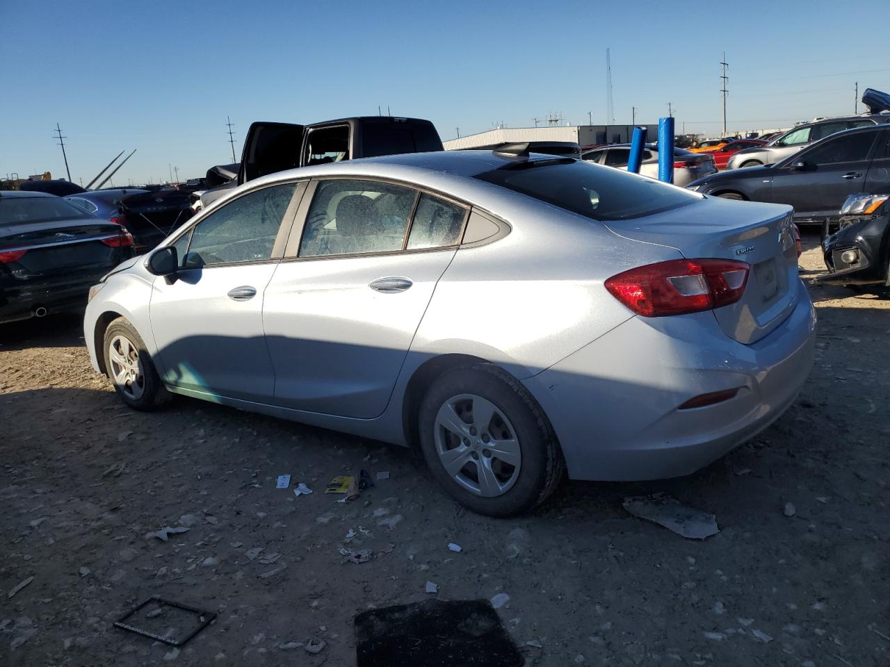 2018 Chevrolet Cruze - Image 2