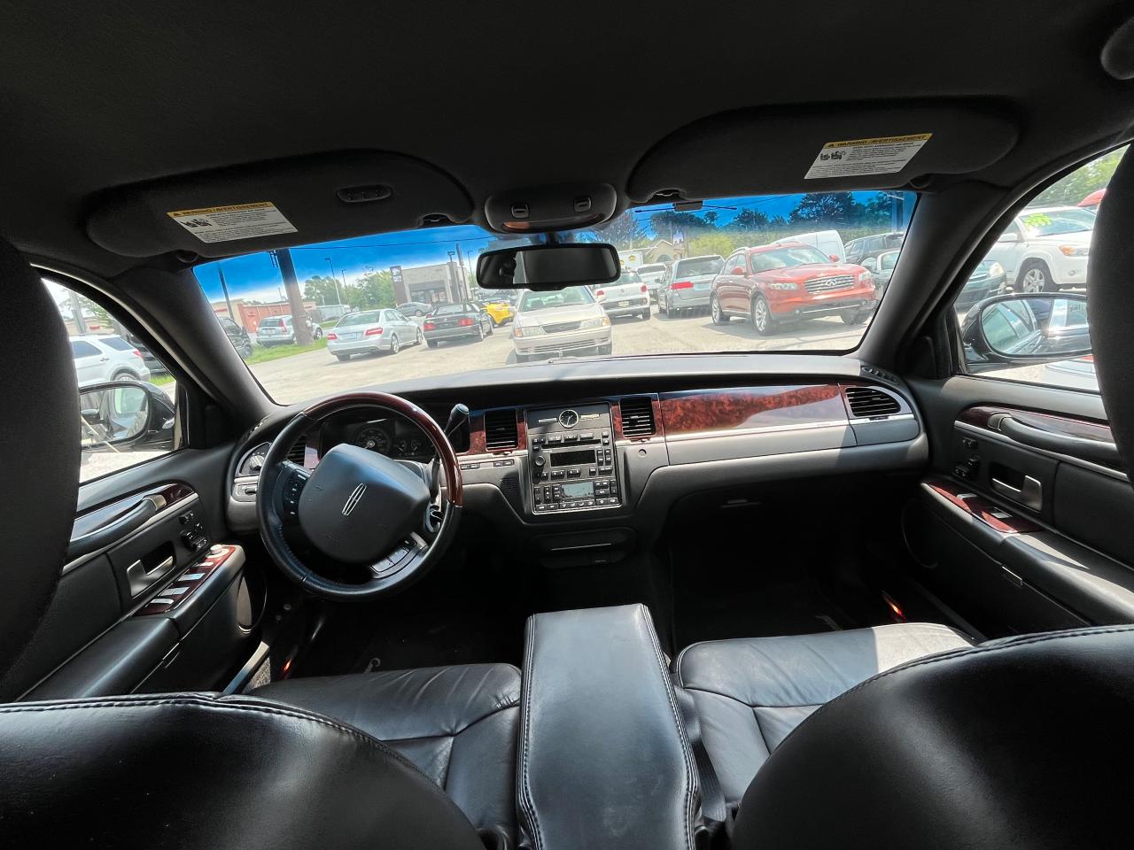 2011 Lincoln Town Car Signature Limited VIN: 2LNBL8CV9BX756223 Lot: 85159654