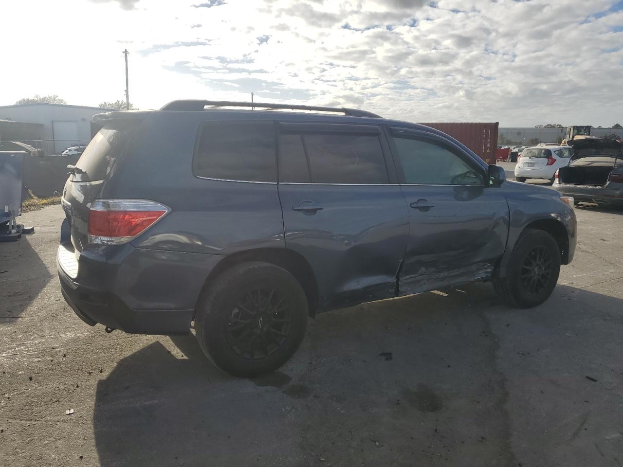 VIN 5TDZK3EHXDS140979 2013 TOYOTA HIGHLANDER no.3