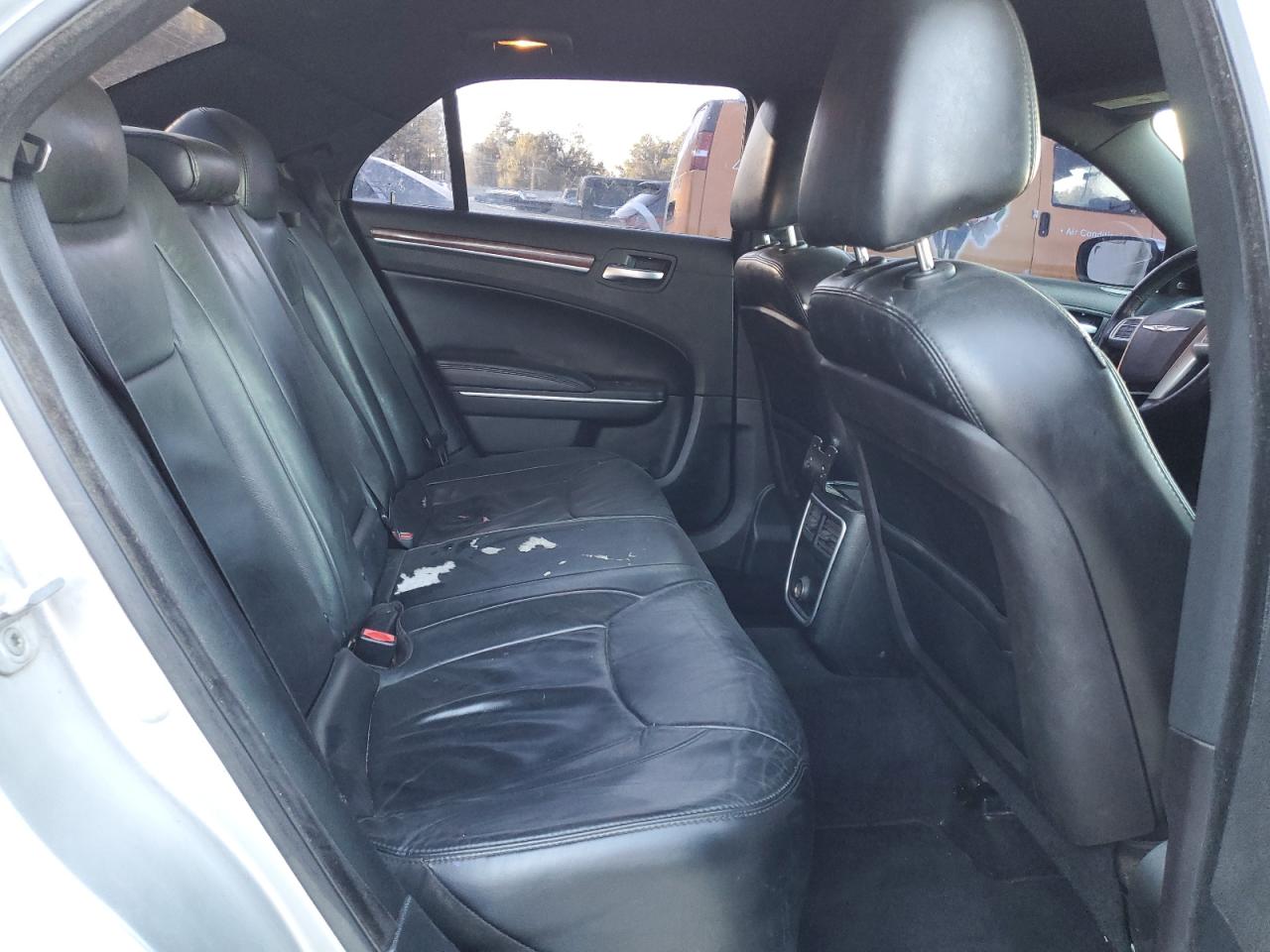 2012 Chrysler 300 - Image 10
