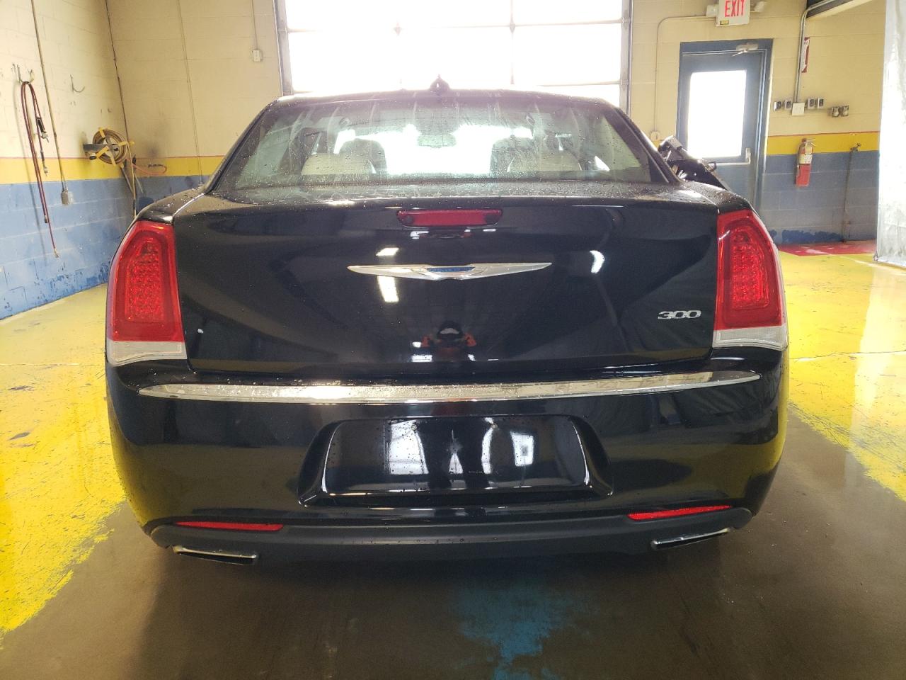 VIN 2C3CCAEG3JH137130 2018 CHRYSLER 300 no.6