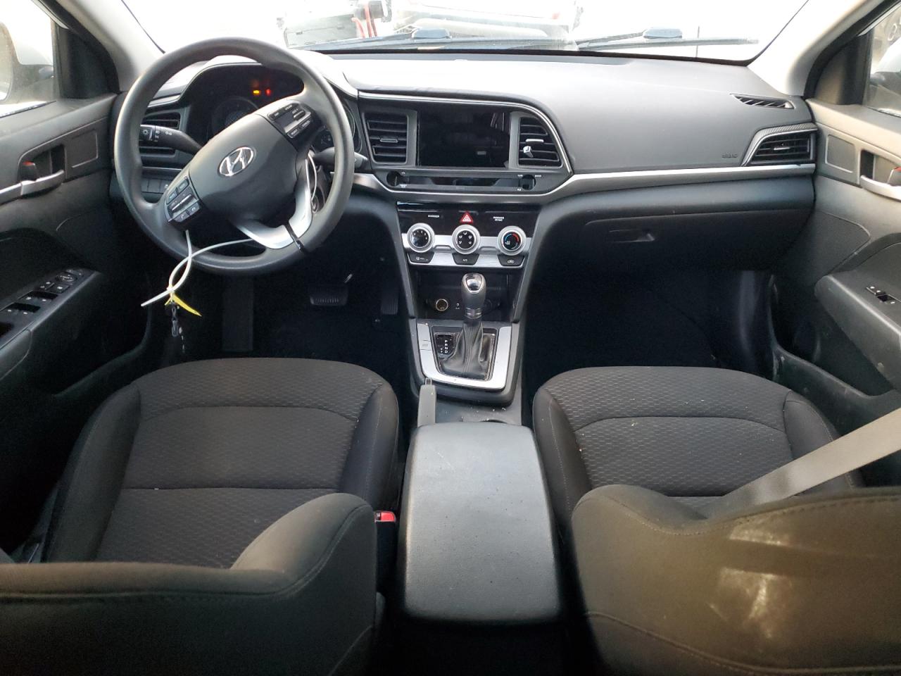 2019 Hyundai Elantra - Image 8