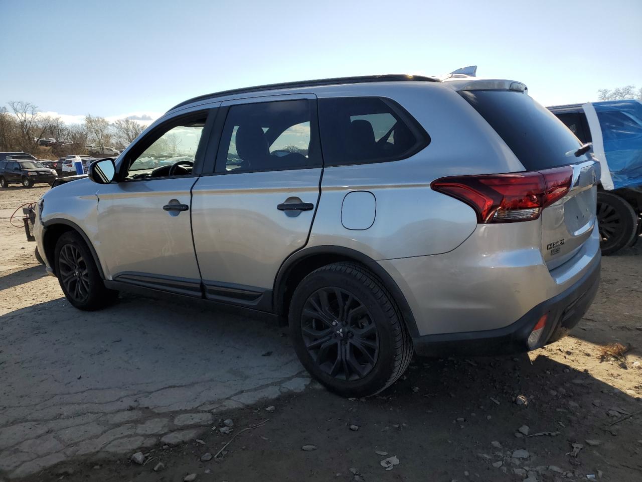 2019 Mitsubishi Outlander - Image 2