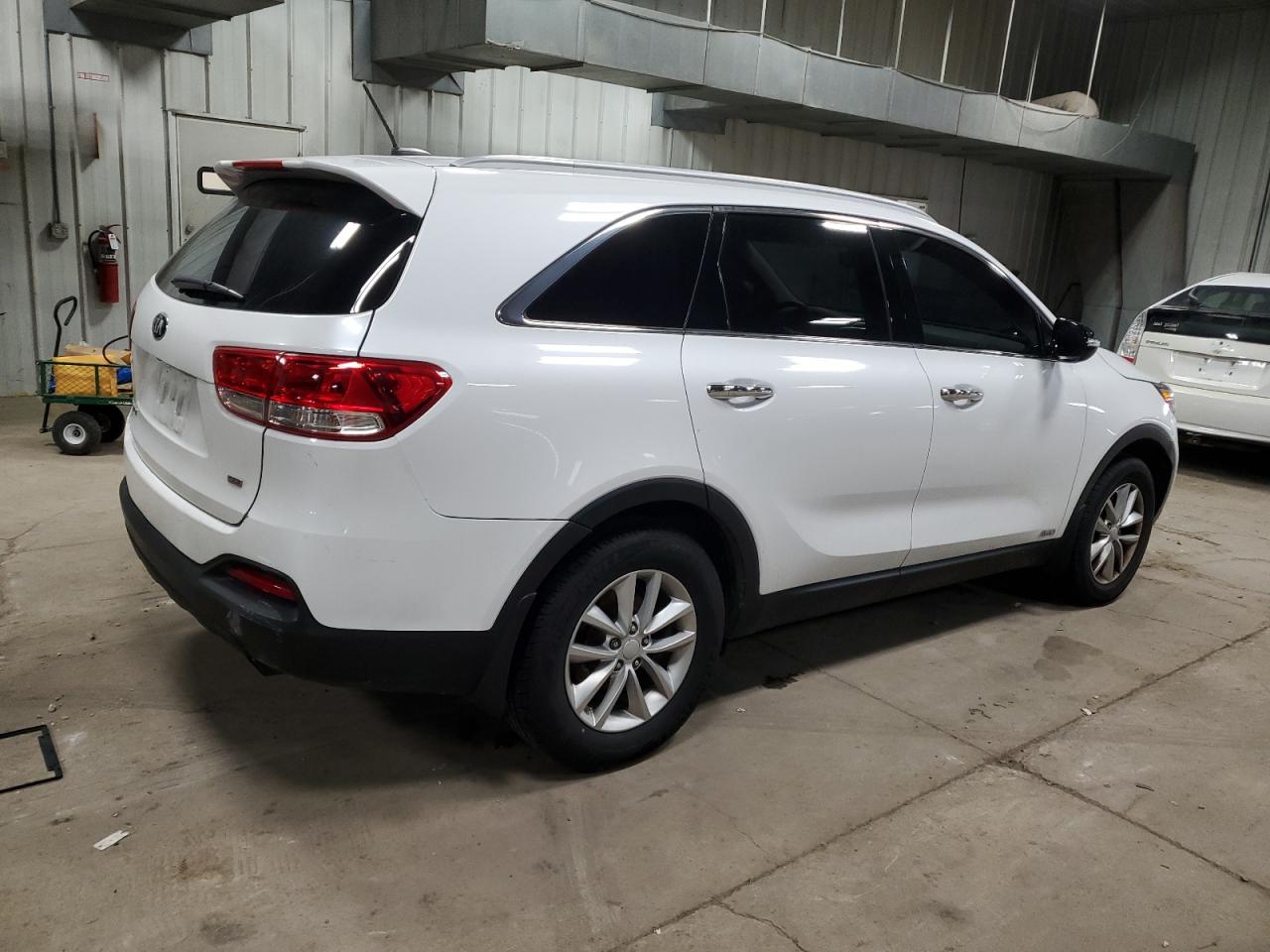 VIN 5XYPGDA37GG169575 2016 KIA SORENTO no.3