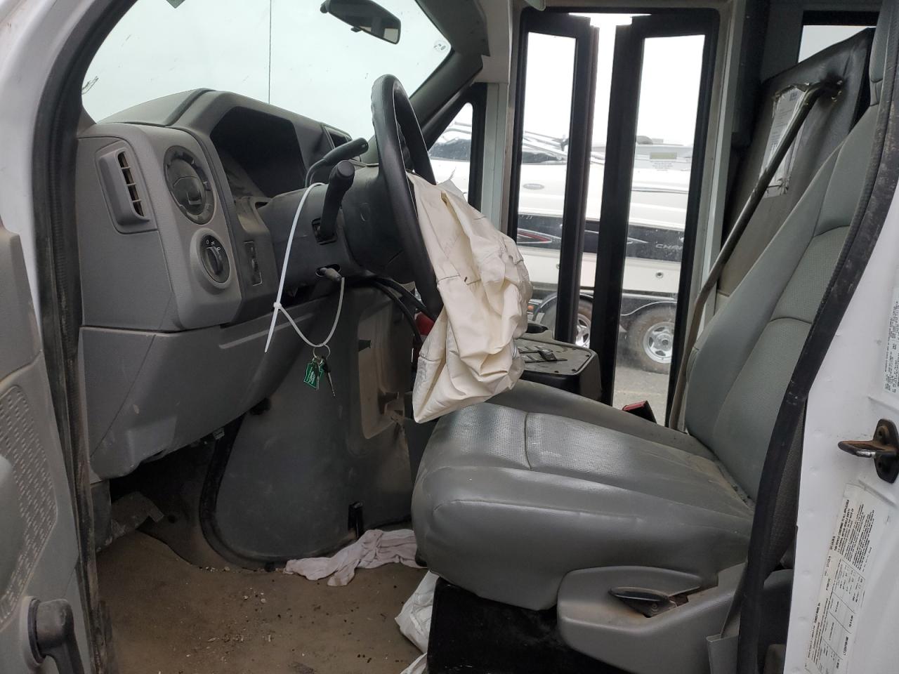 2016 Ford Econoline - Image 7