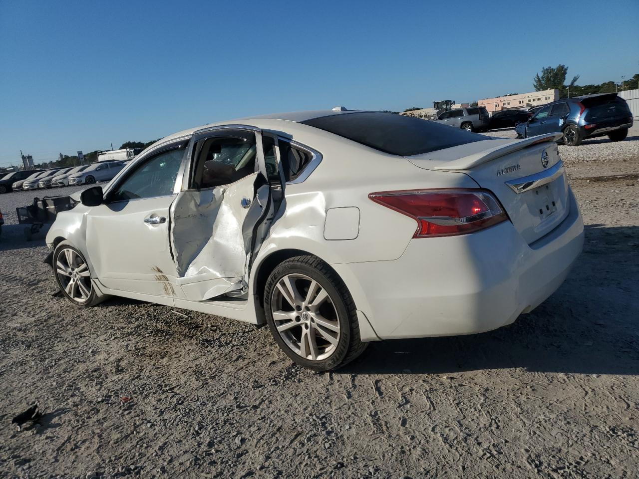 2013 Nissan Altima - Image 2