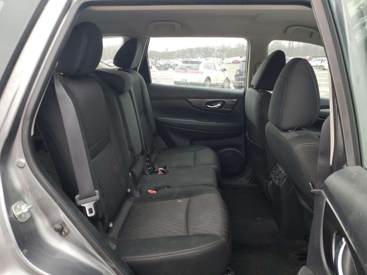 2018 Nissan Rogue - Image 11