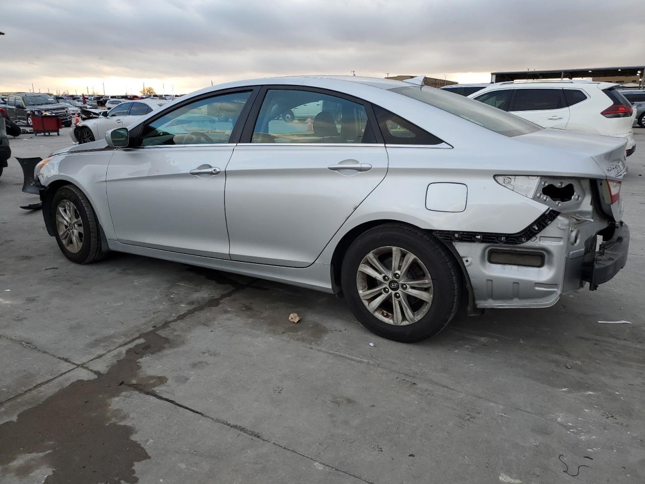 2013 Hyundai Sonata - Image 2