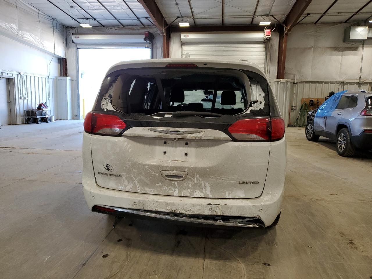 2017 Chrysler Pacifica - Image 6
