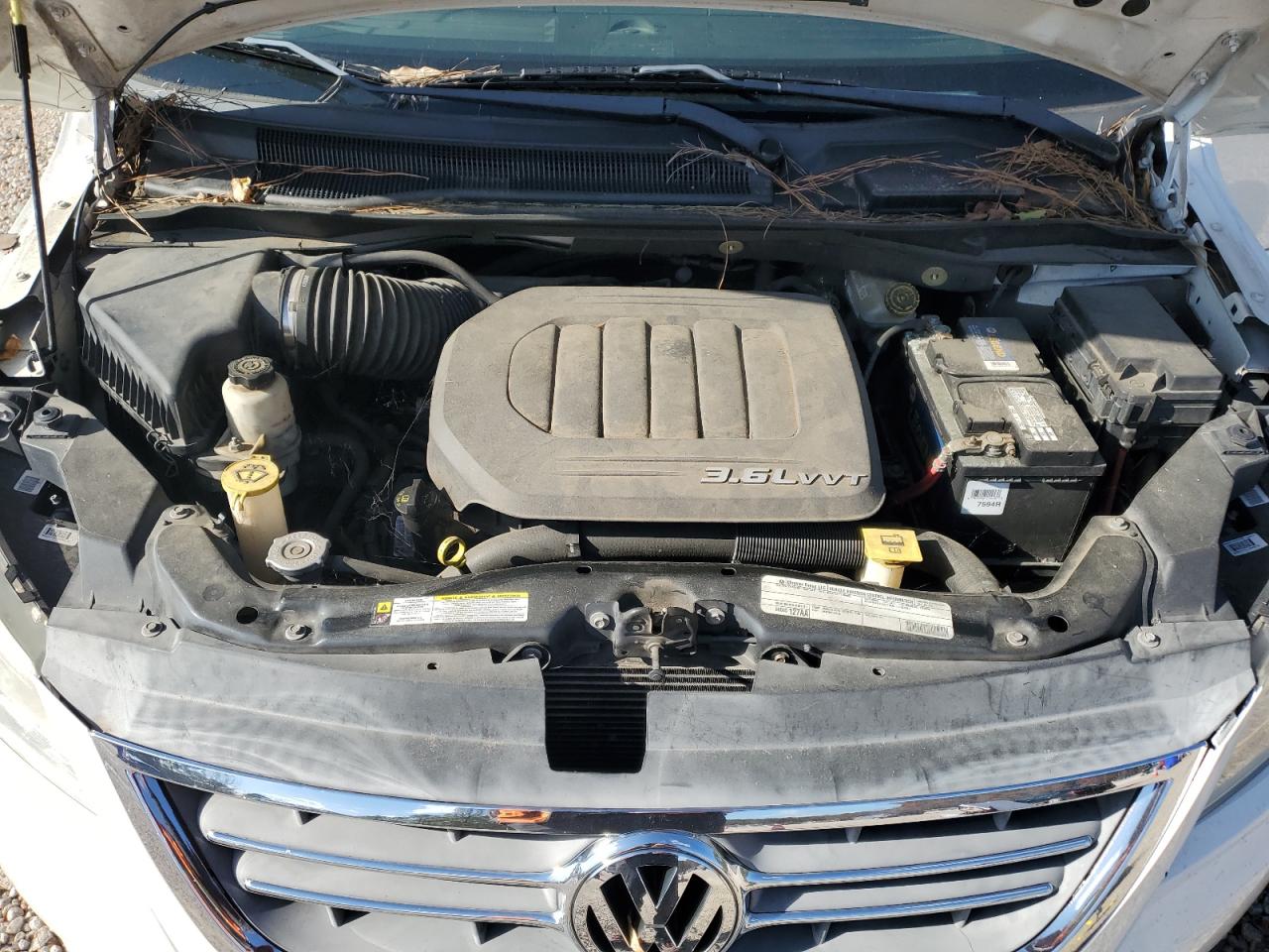 2011 Volkswagen Routan - Image 13