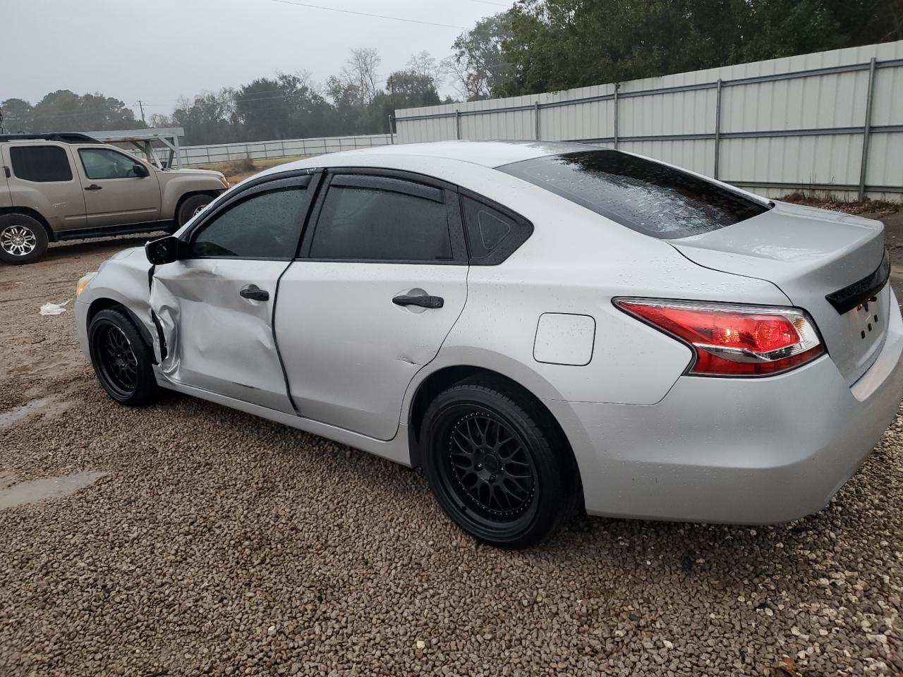2015 Nissan Altima - Image 2