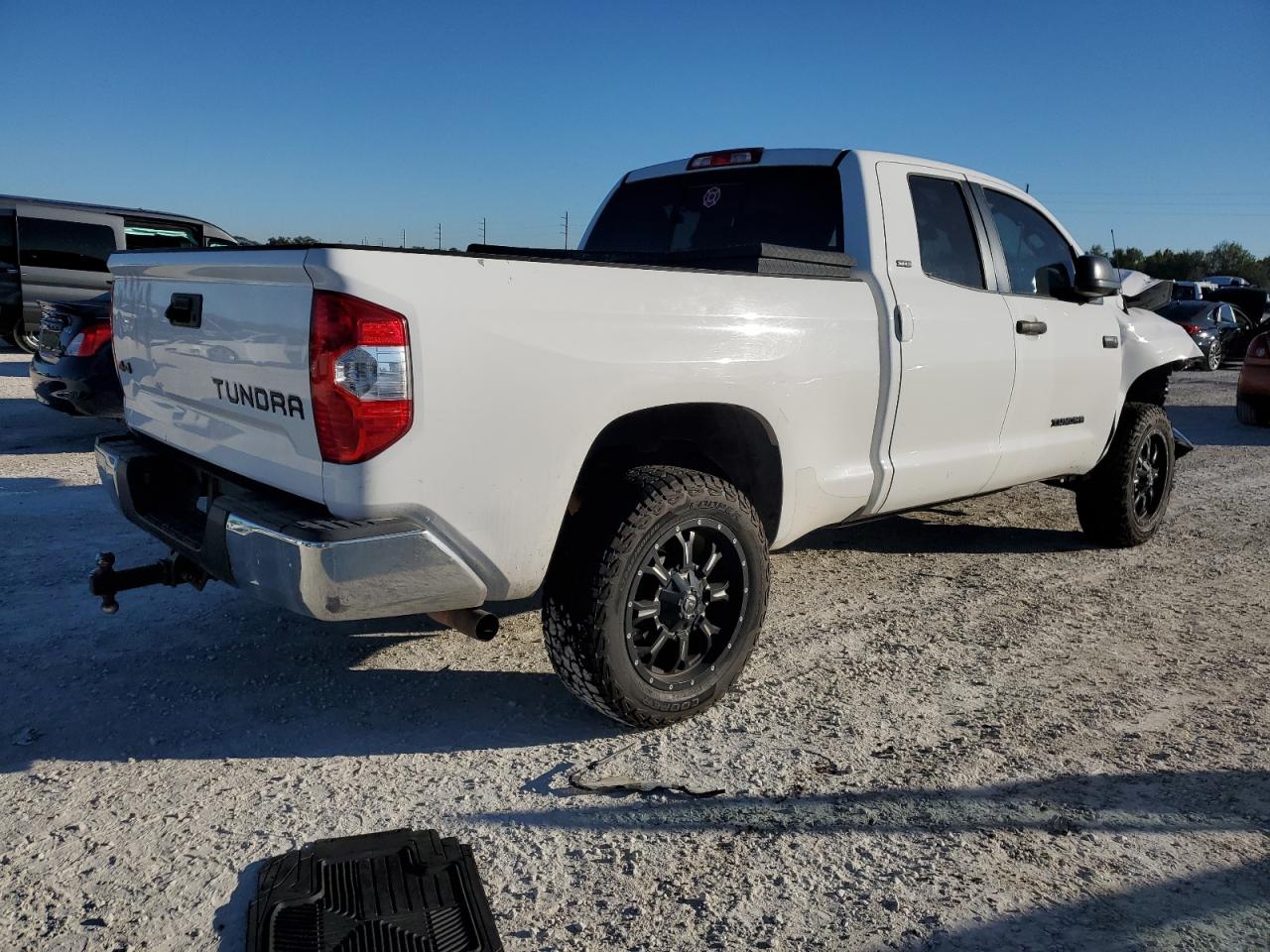 VIN 5TFUW5F12HX626066 2017 TOYOTA TUNDRA no.3