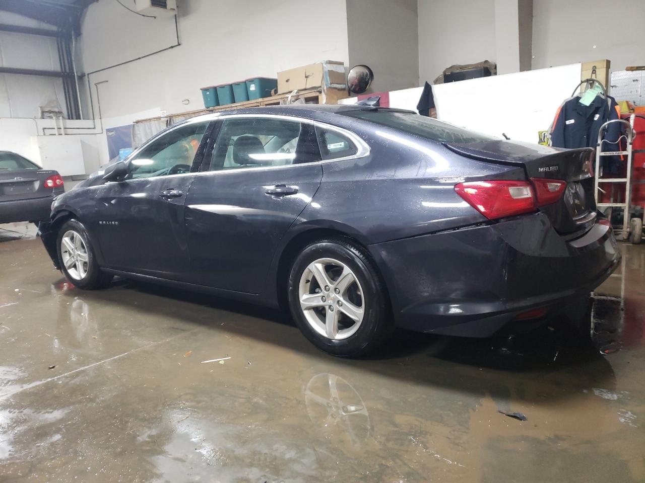 2022 Chevrolet Malibu - Image 2